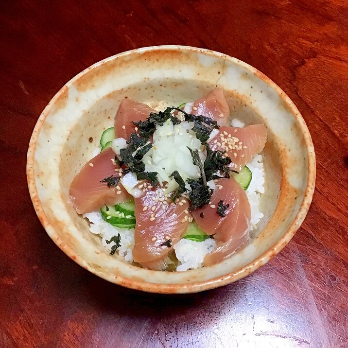 ハガツオの漬け散らし寿司丼。